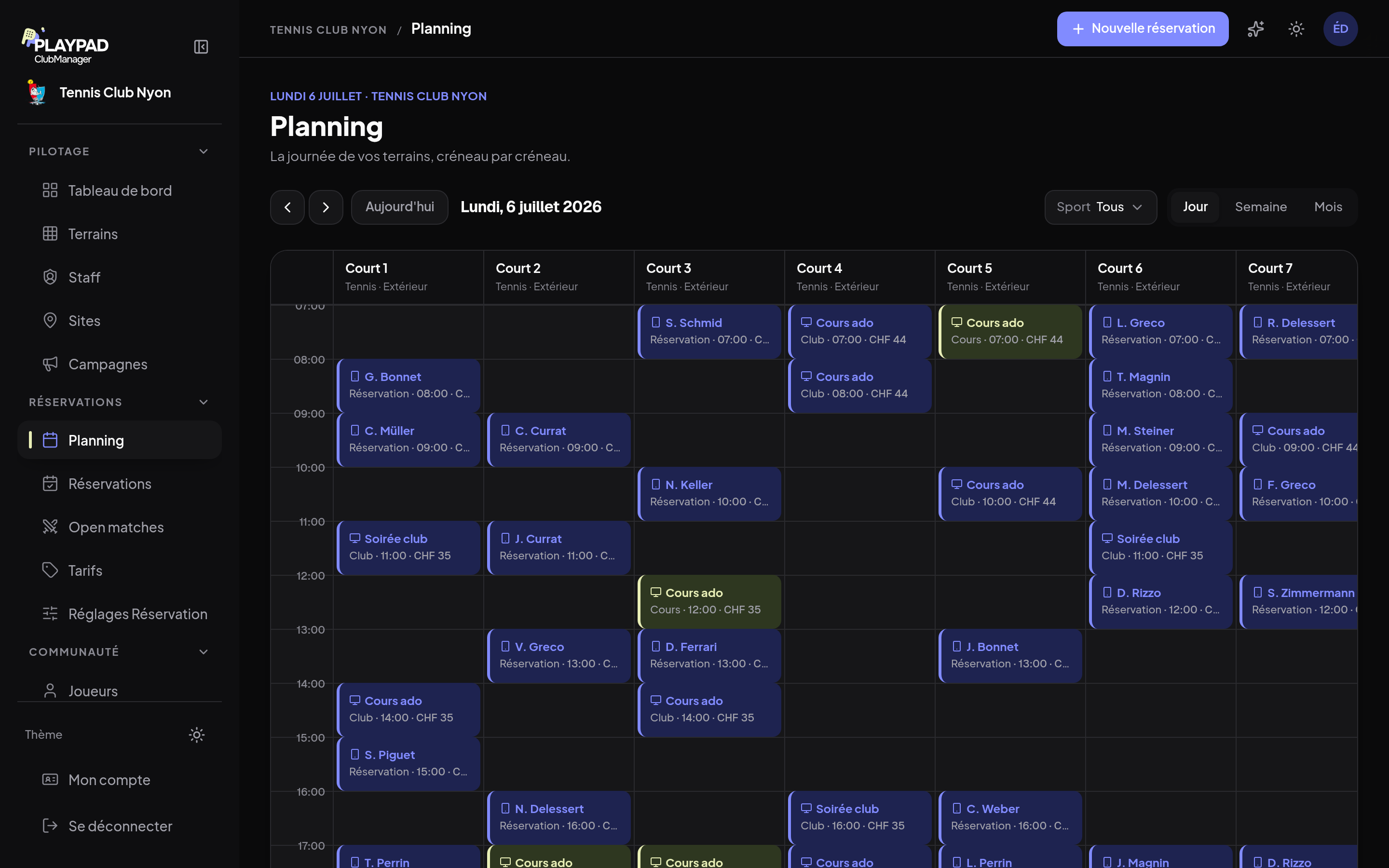Planning Club Manager : vue jour multi-terrains avec réservations, cours et soirées club